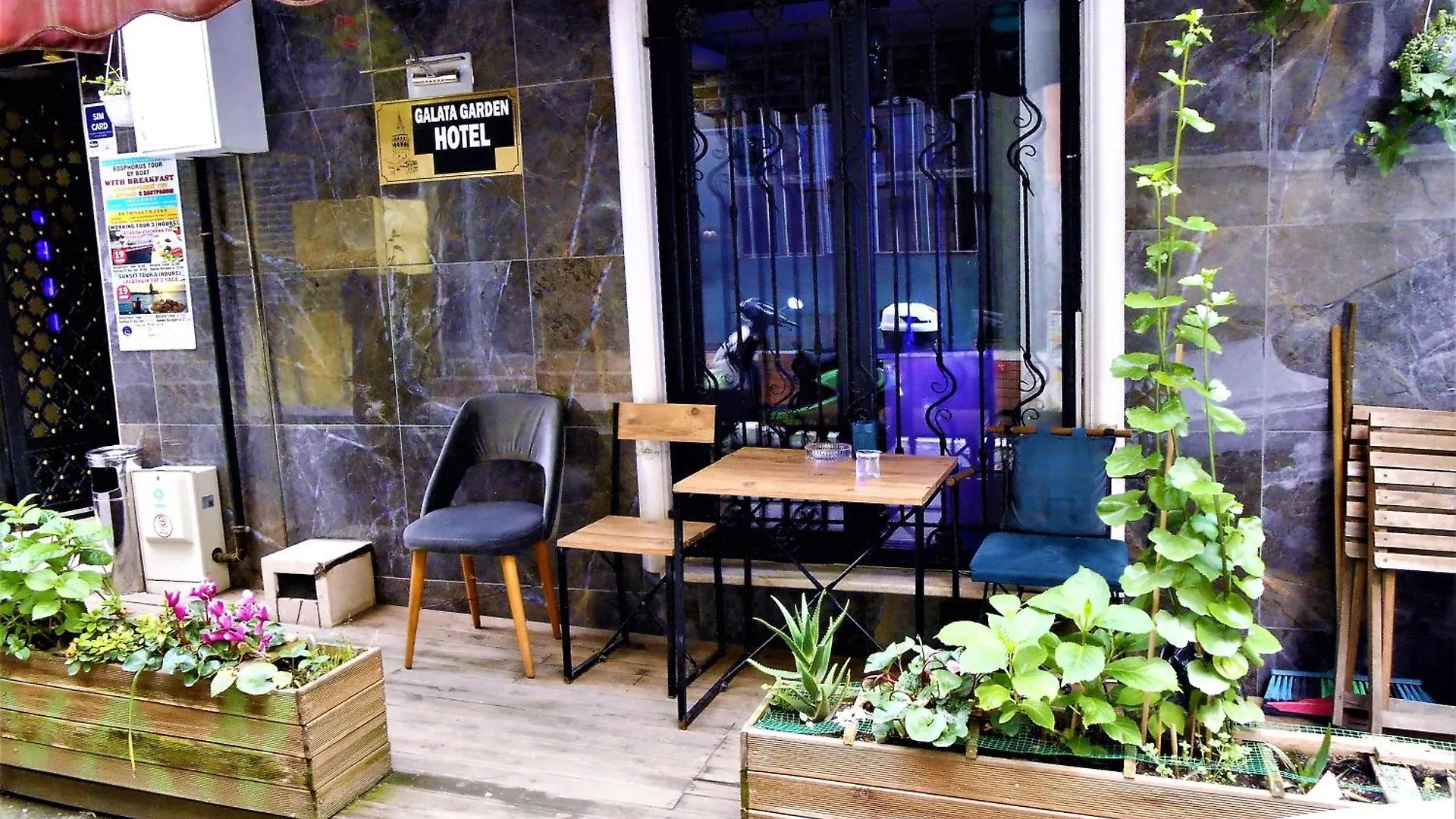 Galatagreenapplehotel location